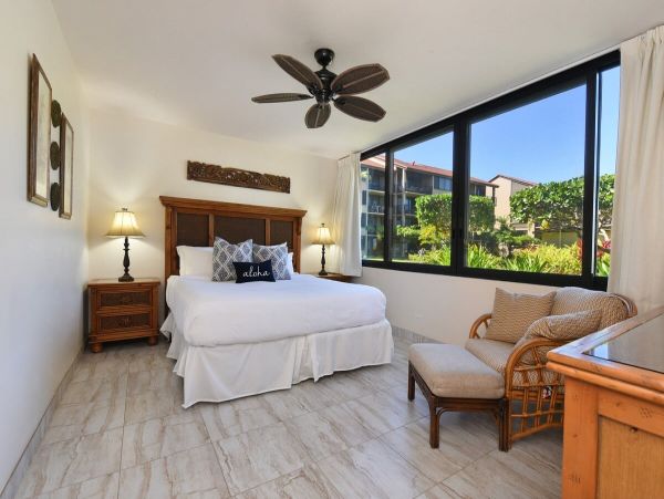 Beach Vacation Condo in Lahaina Sleeps Six Guests