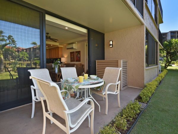 Beach Vacation Condo in Lahaina Sleeps Six Guests