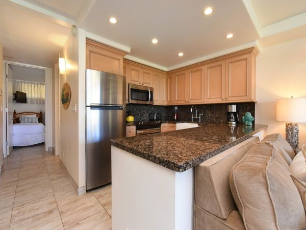 Beach Vacation Condo in Lahaina Sleeps Six Guests
