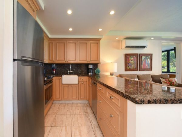 Beach Vacation Condo in Lahaina Sleeps Six Guests