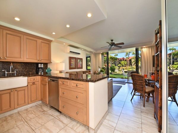 Beach Vacation Condo in Lahaina Sleeps Six Guests