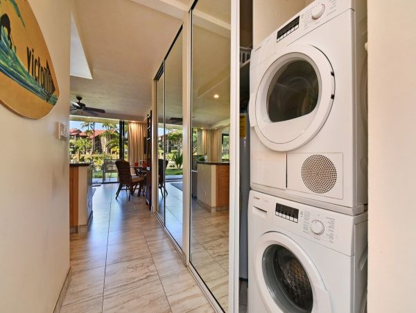 Beach Vacation Condo in Lahaina Sleeps Six Guests