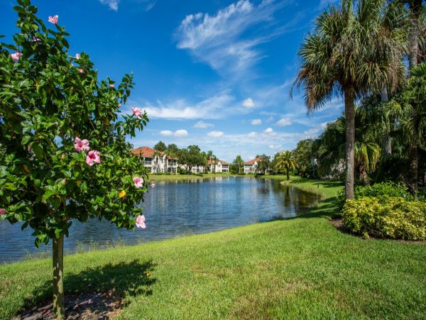Naples Vacation Condo with Pool, Golf Course & Tennis Court