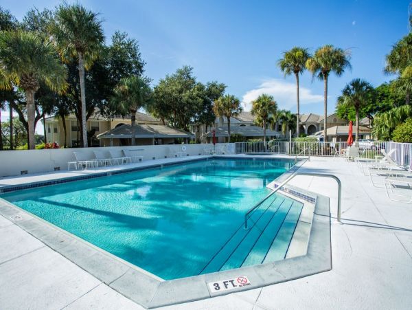 Naples Vacation Condo with Pool, Golf Course & Tennis Court