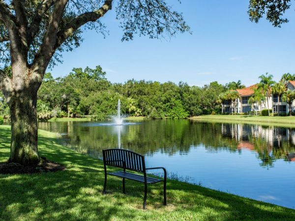 Naples Vacation Condo with Pool, Golf Course & Tennis Court