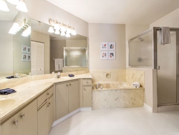 Naples Vacation Condo with Pool, Golf Course & Tennis Court