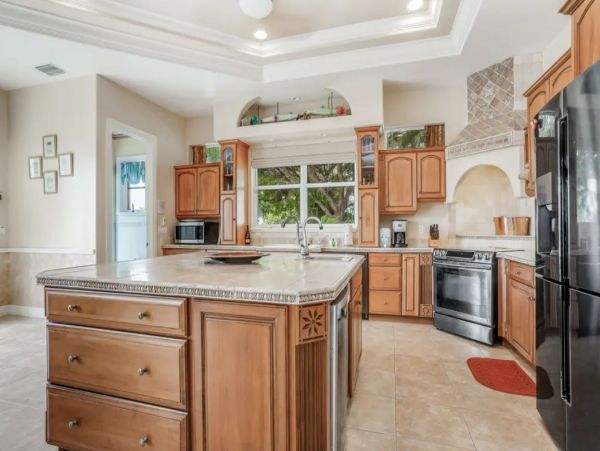 Cape Coral 3 Bedroom Vacation Home with Private Tennis Court