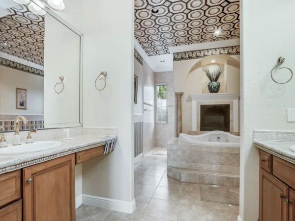 Cape Coral 3 Bedroom Vacation Home with Private Tennis Court