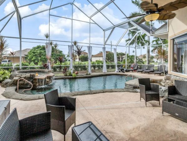 Cape Coral 3 Bedroom Vacation Home with Private Tennis Court