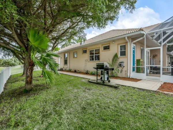 Cape Coral 3 Bedroom Vacation Home with Private Tennis Court