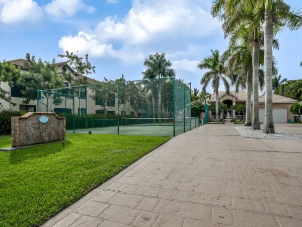 Cape Coral 3 Bedroom Vacation Home with Private Tennis Court