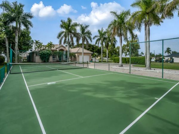 Cape Coral 3 Bedroom Vacation Home with Private Tennis Court