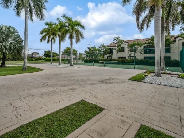 Cape Coral 3 Bedroom Vacation Home with Private Tennis Court