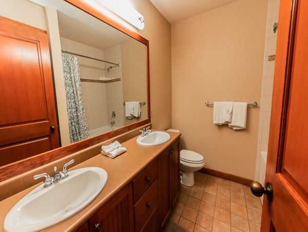 Brighton Condo 999388