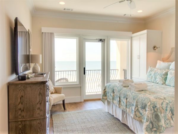 On Beach Hilton Head Vacation Pool Home With 6 Bedrooms
