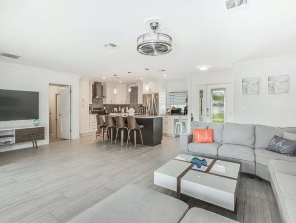 Cape Coral Canal Front Vacation Home With Pool And Boat Dock