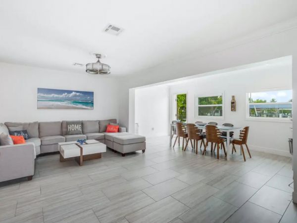 Cape Coral Canal Front Vacation Home With Pool And Boat Dock