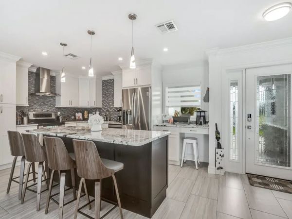 Cape Coral Canal Front Vacation Home With Pool And Boat Dock