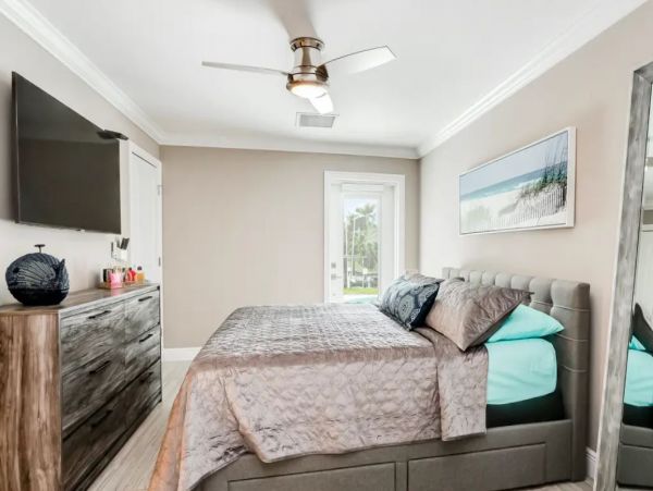 Cape Coral Canal Front Vacation Home With Pool And Boat Dock