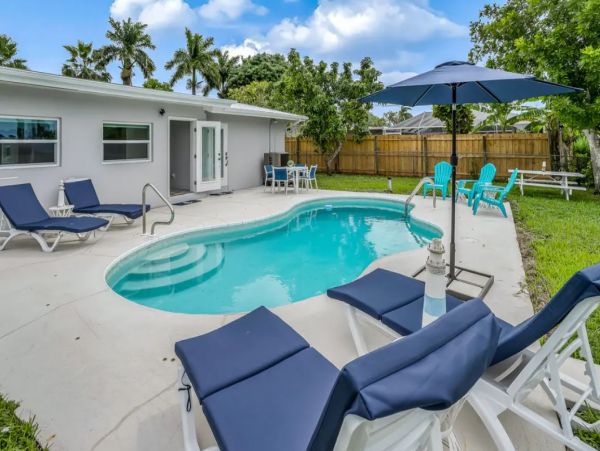 Cape Coral Canal Front Vacation Home With Pool And Boat Dock