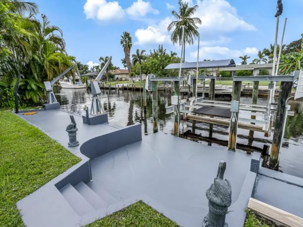 Cape Coral Canal Front Vacation Home With Pool And Boat Dock