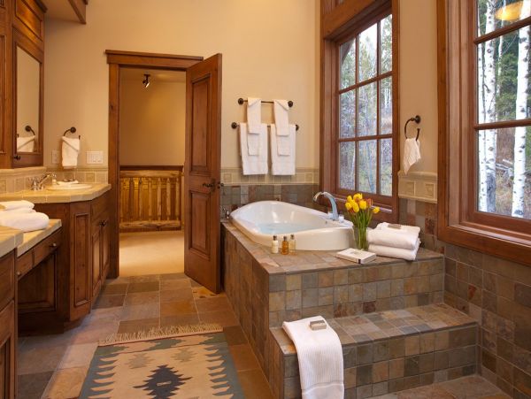 Ski-In/Ski-Out 5 Bedroom Vacation Home With Private Hot Tub