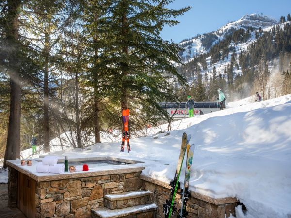 Ski-In/Ski-Out 5 Bedroom Vacation Home With Private Hot Tub