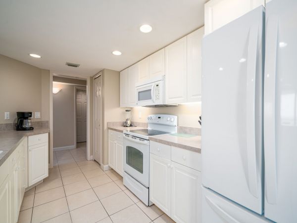 Fort Myers Three Bedroom Vacation Condo Located on Beach