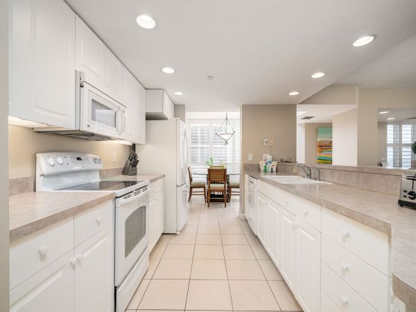 Fort Myers Three Bedroom Vacation Condo Located on Beach
