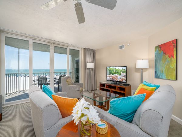 Fort Myers Three Bedroom Vacation Condo Located on Beach