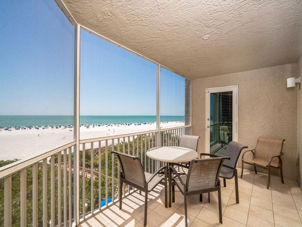 Fort Myers Three Bedroom Vacation Condo Located on Beach