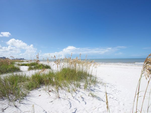 3 Bedroom Beach Vacation Home in Fort Myers Sleeps 8 Guests