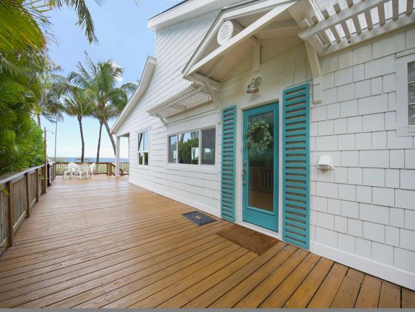 3 Bedroom Beach Vacation Home in Fort Myers Sleeps 8 Guests