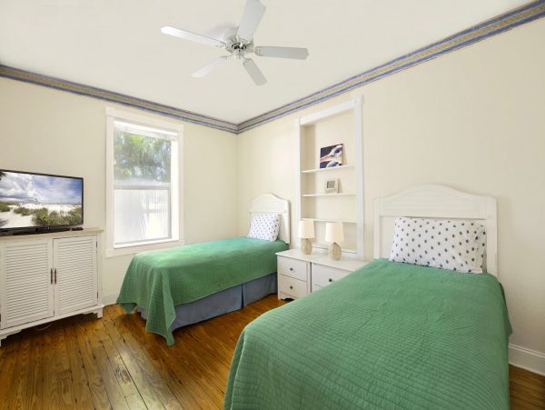 3 Bedroom Beach Vacation Home in Fort Myers Sleeps 8 Guests