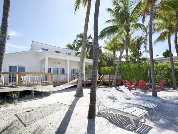 3 Bedroom Beach Vacation Home in Fort Myers Sleeps 8 Guests