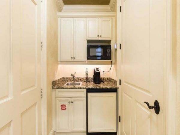Kissimmee Vacation Home Six Bedrooms with Pool Sleeps 18