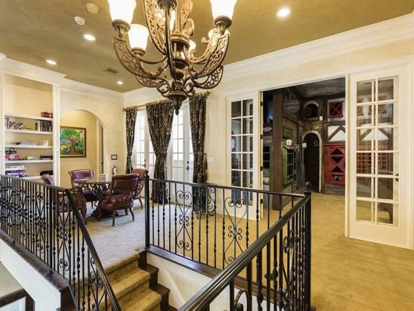 Kissimmee Vacation Home Six Bedrooms with Pool Sleeps 18