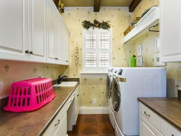 Kissimmee Vacation Home Six Bedrooms with Pool Sleeps 18