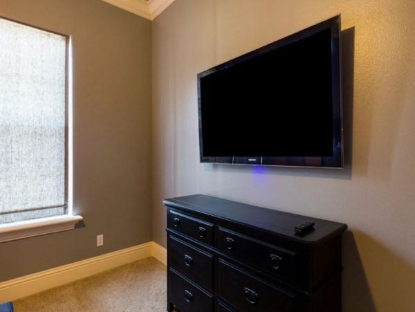 Kissimmee Vacation Home Six Bedrooms with Pool Sleeps 18