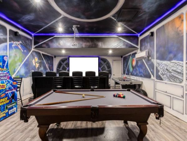 Kissimmee Vacation Home Six Bedrooms with Pool Sleeps 18