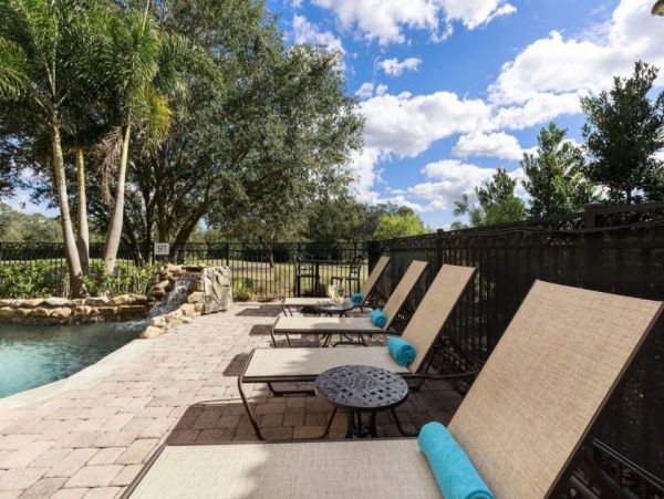 Kissimmee Vacation Home Six Bedrooms with Pool Sleeps 18