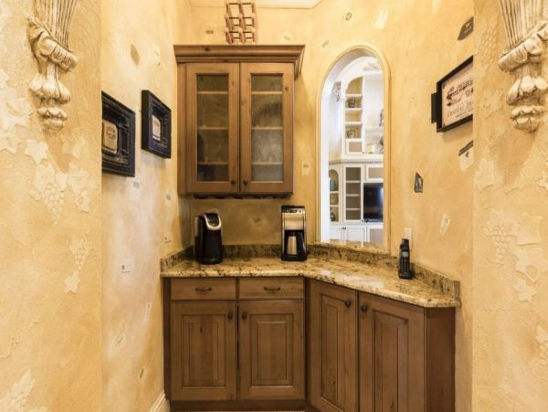 Kissimmee Vacation Home Six Bedrooms with Pool Sleeps 18