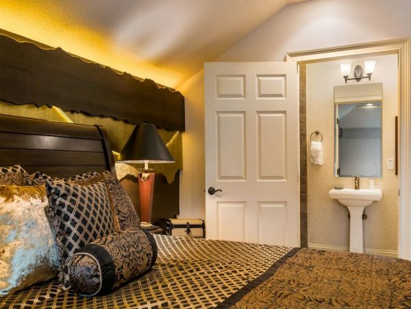 Orlando Luxury Five Bedroom Vacation Villa with Private Pool