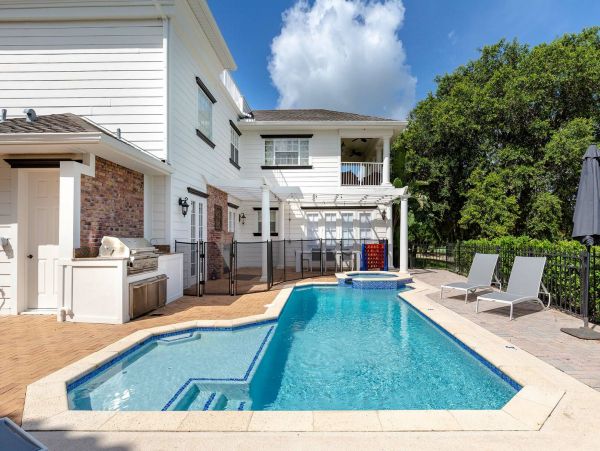 Orlando Luxury Five Bedroom Vacation Villa with Private Pool