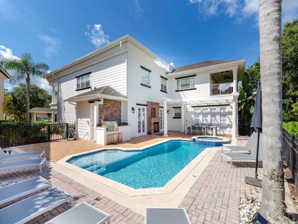 Orlando Luxury Five Bedroom Vacation Villa with Private Pool
