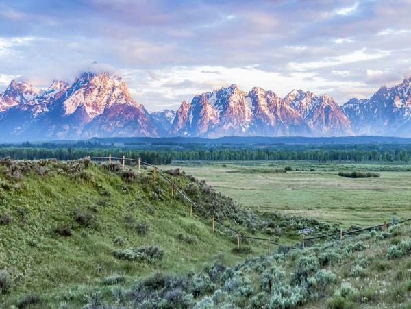 Jackson Hole Luxurious Vacation Home Sleeps 10 Mountain View