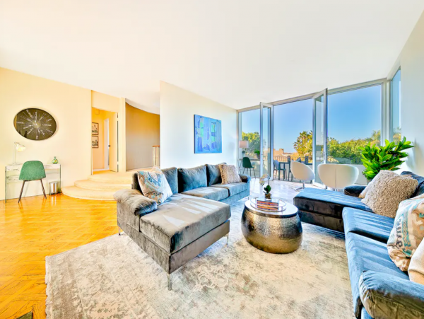 Glamorous La Jolla Home With Sweeping Pacific Views and Pool