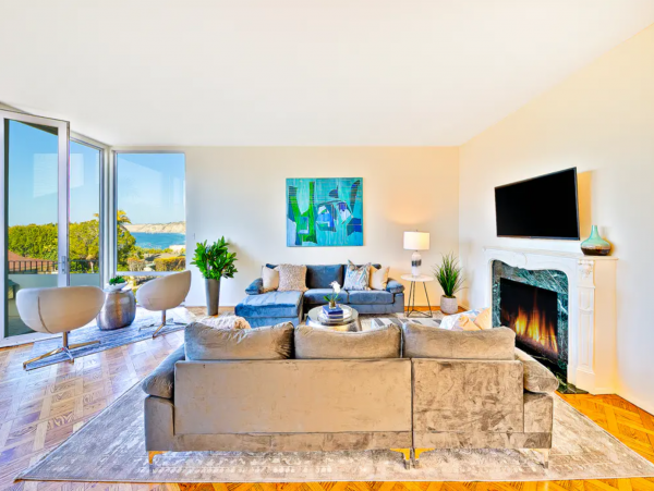 Glamorous La Jolla Home With Sweeping Pacific Views and Pool