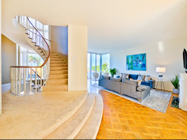 Glamorous La Jolla Home With Sweeping Pacific Views and Pool