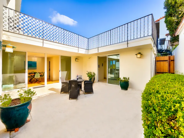 Glamorous La Jolla Home With Sweeping Pacific Views and Pool